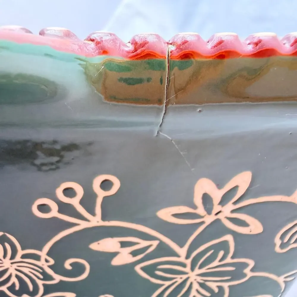 Temp-tations by Tara Floral Lace 3.5qt Ovenware Casserole Dish 772788 sm crack